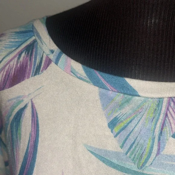 Torrid Pullover Soft Lined Feather Look Top size 2X - Picture 4 of 10